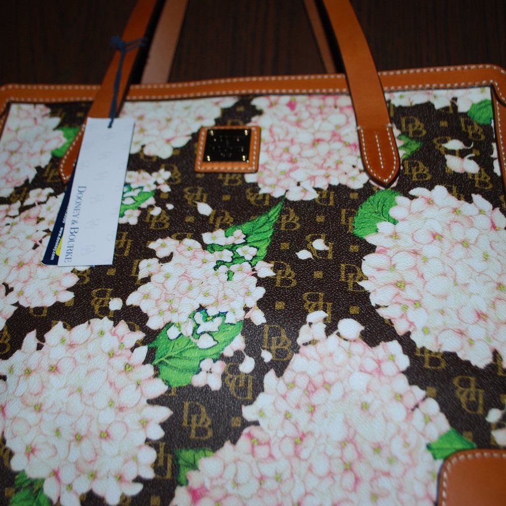 NWT Dooney & Bourke Lilac Tote - BEAUTIFUL!!! - Picture 9 of 10